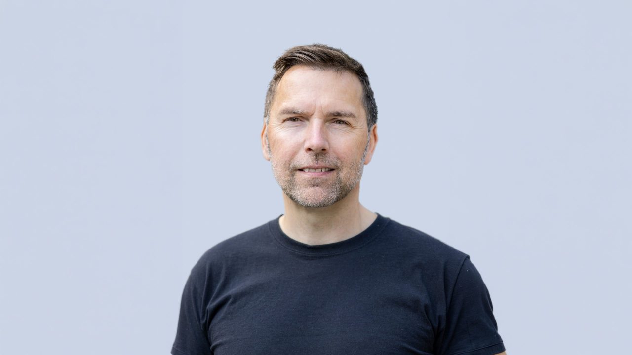 Tony Möörk_liggande